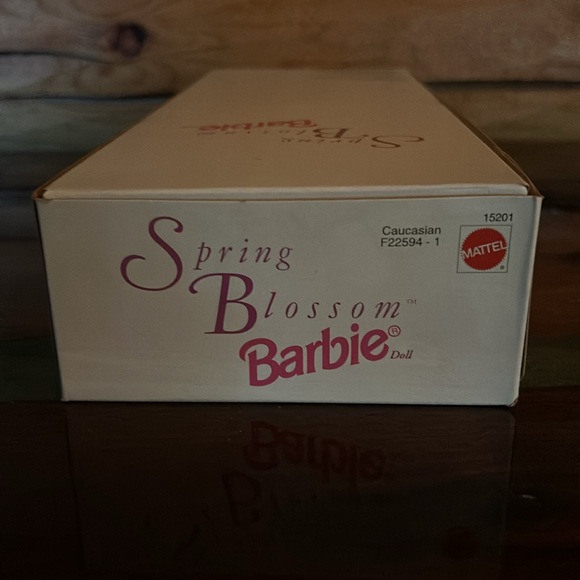 Avon Exclusive NWT/NIB Spring Blossom Barbie 11.5 Inch 1995 - Picture 10 of 10